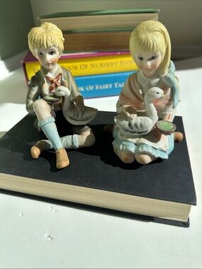 Decorative Vintage figurines set